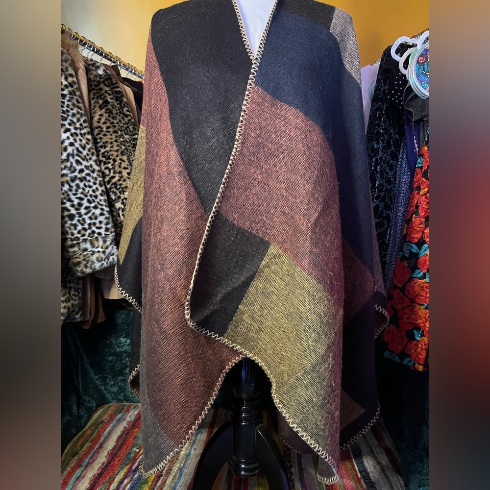 Multicolor poncho/shawl/cape like new and reversible!
